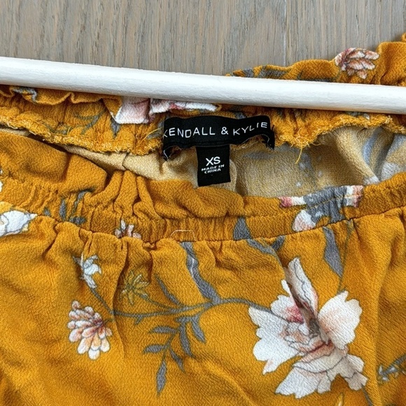 Kendall & Kylie Floral Off Shoulder Top XS - Picture 2 of 4